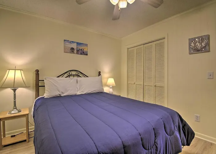 Bright North Myrtle Beach Condo Walk To Beach!